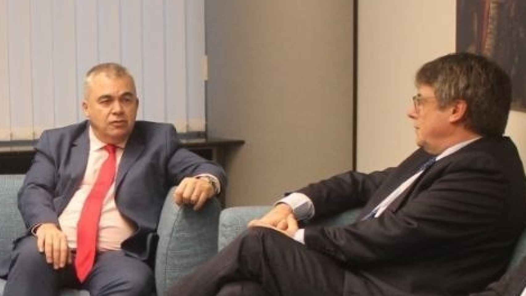 El secretario de Organización del PSOE, Santos Cerdán, y el expresidente de la Generalitat, Carles Puigdemont, el pasado 30 de octubre en Bruselas (Bélgica).