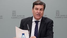 El consejero de Economía y Hacienda y portavoz, Carlos Fernández Carriedo, comparece en rueda de prensa posterior al Consejo de Gobierno