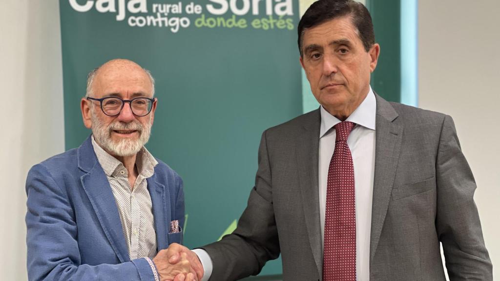 Firma del convenio entre Caja Rural de Soria y DEARTE