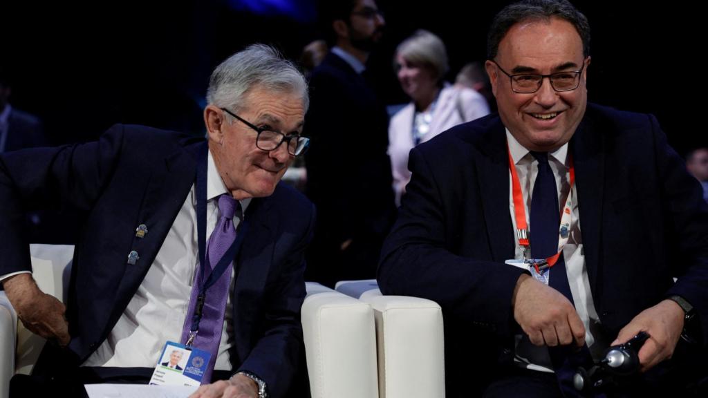 El presidente de la Fed, Jerome Powell, junto al presidente del Banco de Inglaterra, Andrew Bailey, durante la reunión anual que el FMI mantuvo en Marruecos.