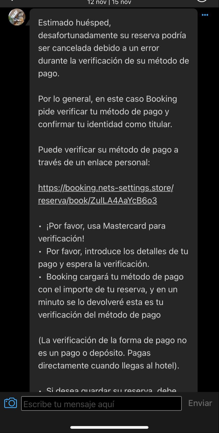 Captura de pantalla de un mensaje fraudulento en la aplicación de Booking (Cedidas).