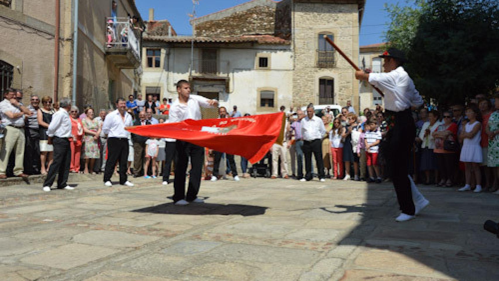 Baile de la banderia en Hinojosa de Duero en 2015