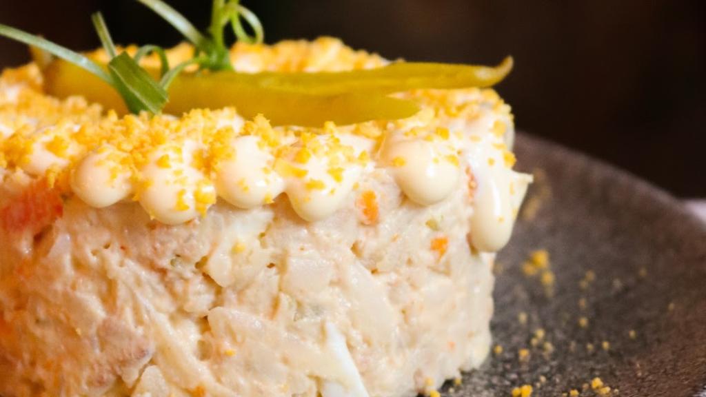 Un plato de ensaladilla rusa.