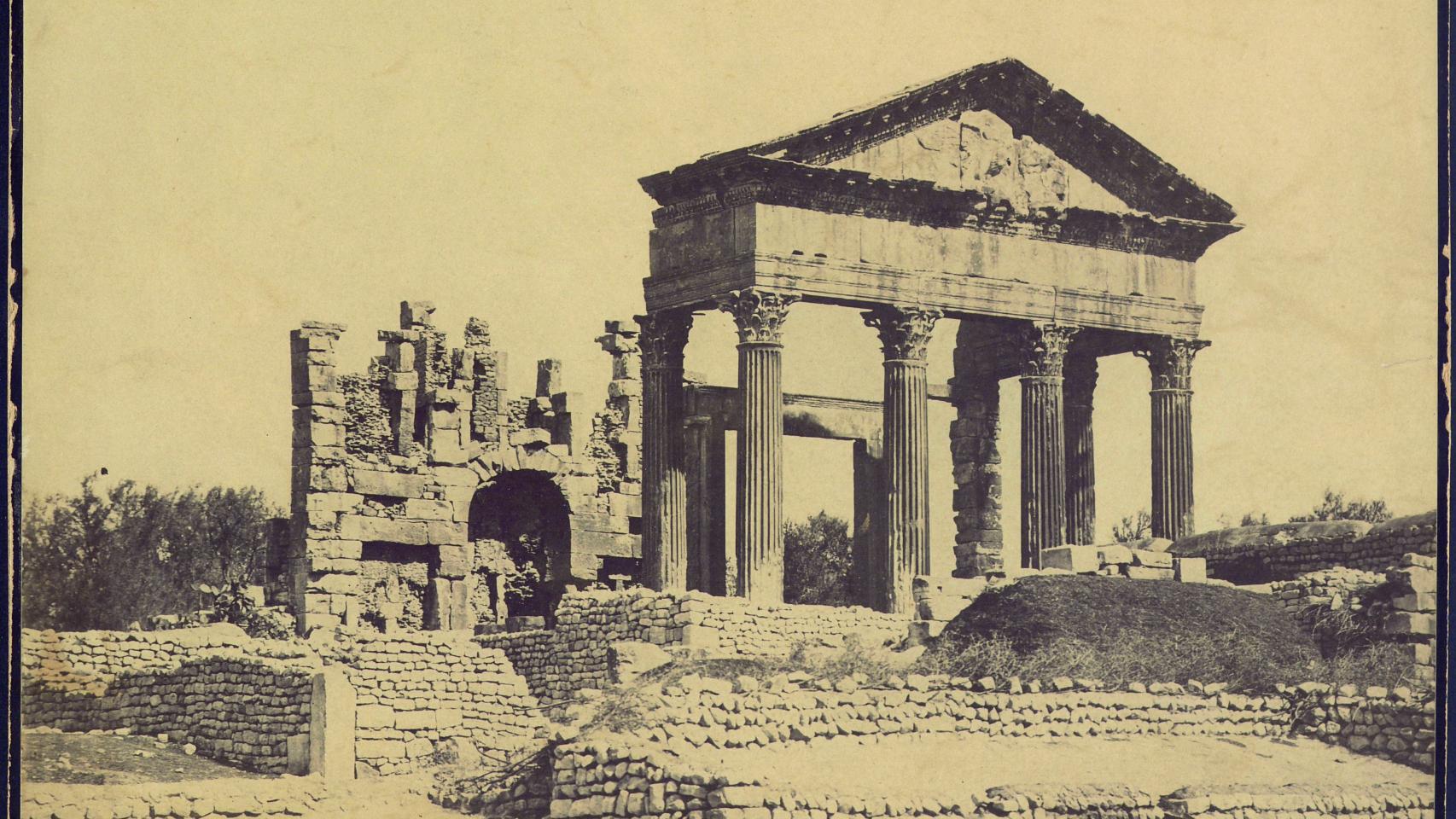 Templo romano conocido como Capitolio,  Thugga (Dougga), h. 1880, atribuida a J. Garrigues