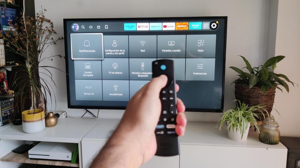 El mando del Fire TV Stick 4K Max para navegar por los menús