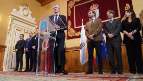 El presidente de la Xunta, Alfonso Rueda, da una lectura de una declaración institucional ‘en defensa del equilibrio de la España autonómica’