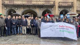Concentración en la Plaza Mayor de Salamanca para reivindicar la apertura del tren Ruta de la Plata