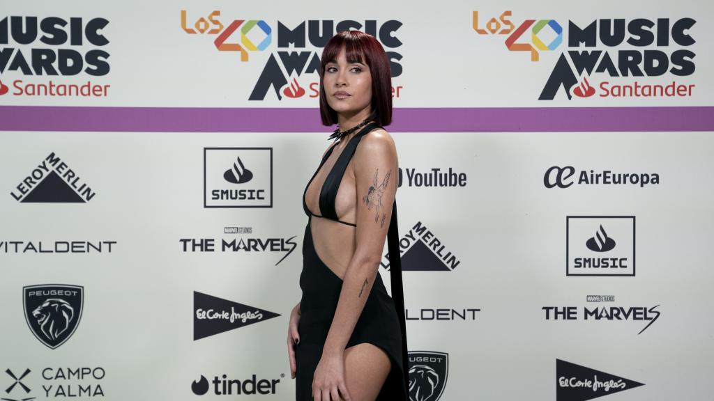 La cantante Aitana en el 'photocall' de los 40 Music Awards 2023, este viernes en Madrid.