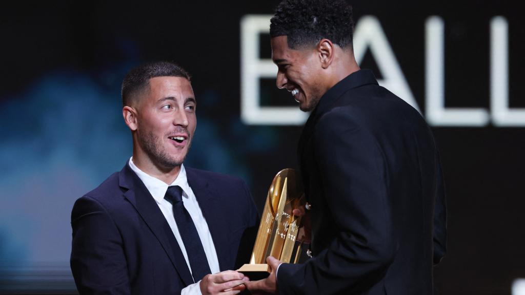 Hazard entrega a Bellingham el Trofeo Kopa