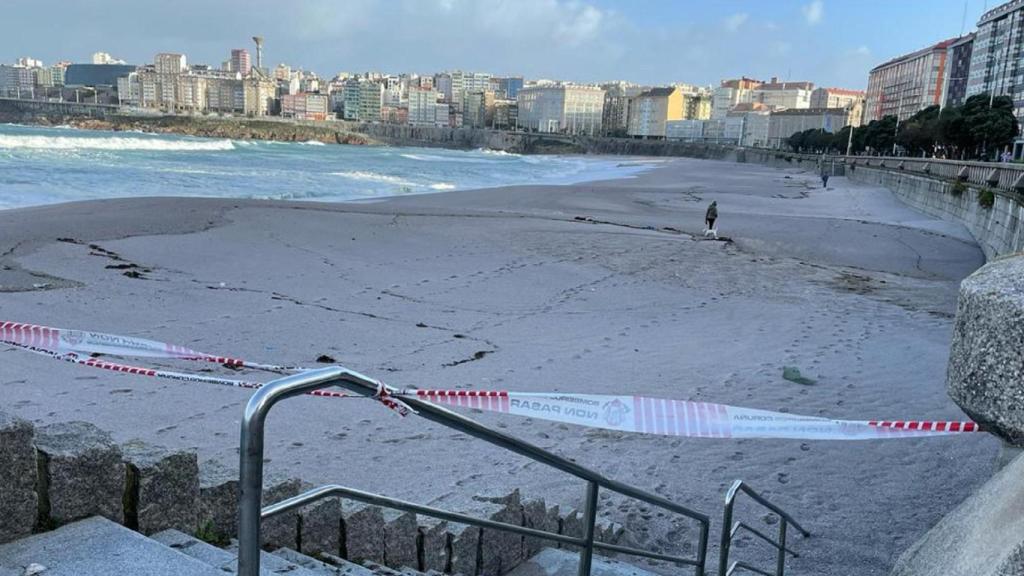 Acceso cerrado a las playas de A Coruña.