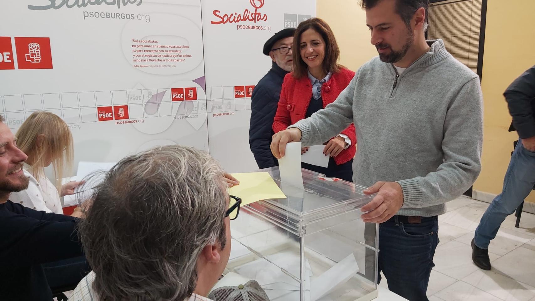 Luis Tudanca, secretario general del PSOECYL, durante la votación