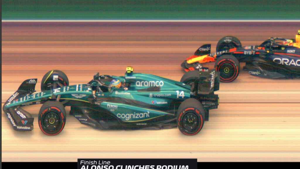 Así fue la 'foto finish' que valió el podio de Fernando Alonso en el Gran Premio de Brasil ante Checo Pérez