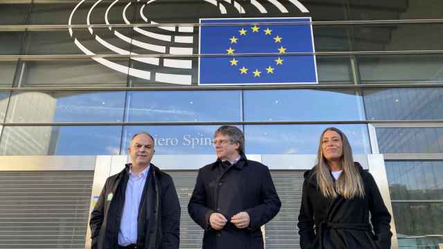 Puigdemont junto a Jordi Turull y Míriam Nogueras en Bruselas.