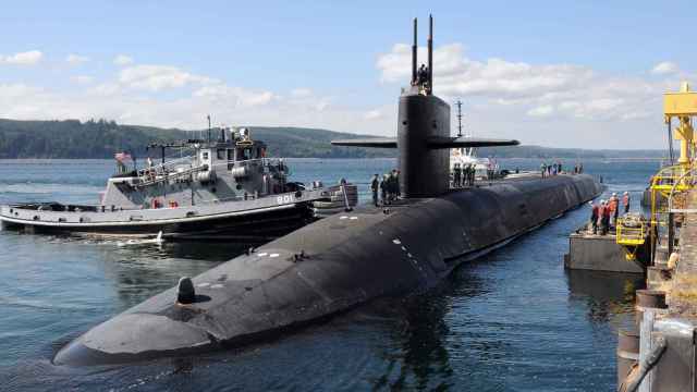 Submarino clase Ohio en puerto