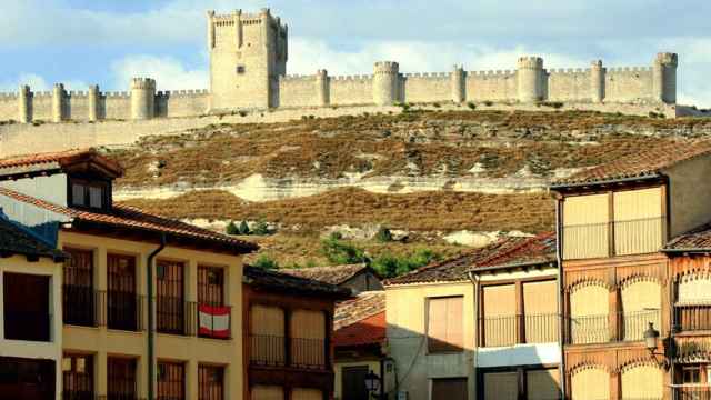 Peñafiel, en Valladolid, con el castillo al fondo