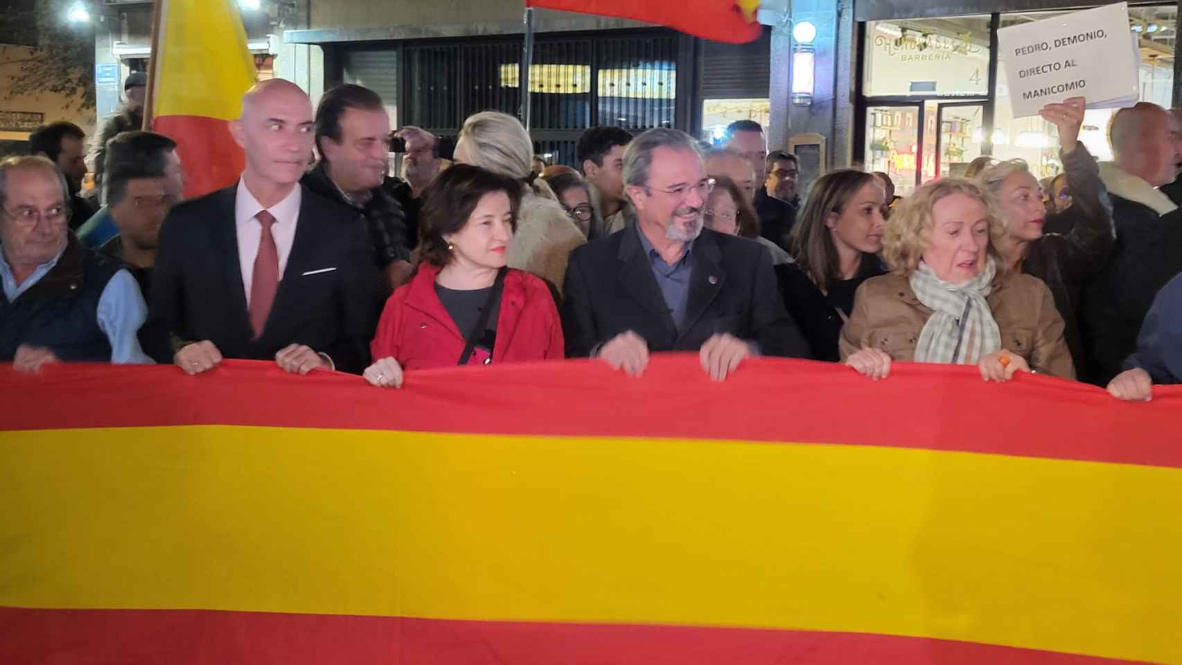 Flores Juberías participa en la concentración frente a la sede del PSPV-PSOE. EE