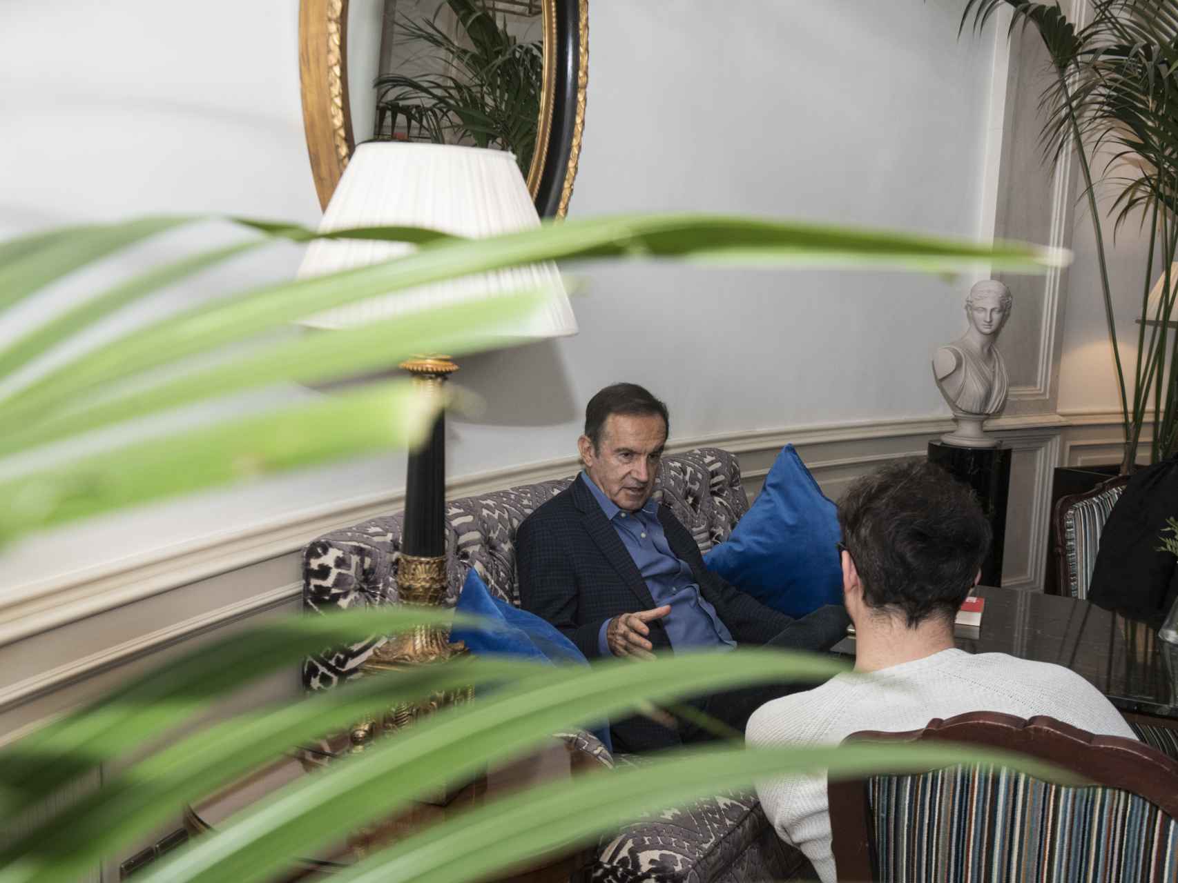 Andrés Oppenheimer, durante la entrevista en el Hotel Fénix Gran Meliá de Madrid.