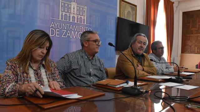 El alcalde de Zamora, Francisco Guarido, junto a los representantes sindicales de Zamora