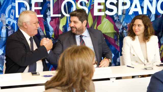 López Miras, junto a Díaz Ayuso, este lunes, en la Junta Directiva Nacional del PP que se ha celebrado en Madrid.