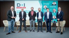 Javier Álvarez (Heineken), Manuel Jiménez (Schneider Electric), Alberto Iglesias Fraga (D+I), Gabriel Torres (Pascual), Óscar Lozano (Acesur) y David Marimon (Coca-Cola), en la mesa redonda sobre digitalización y descarbonización.