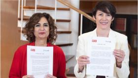 La ministra socialista María Jesús Montero y la portavoz nacional del BNG, Ana Pontón en la firma del acuerdo