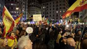 Centenares de personas se concentran frente a la sede del PSOE en Valencia