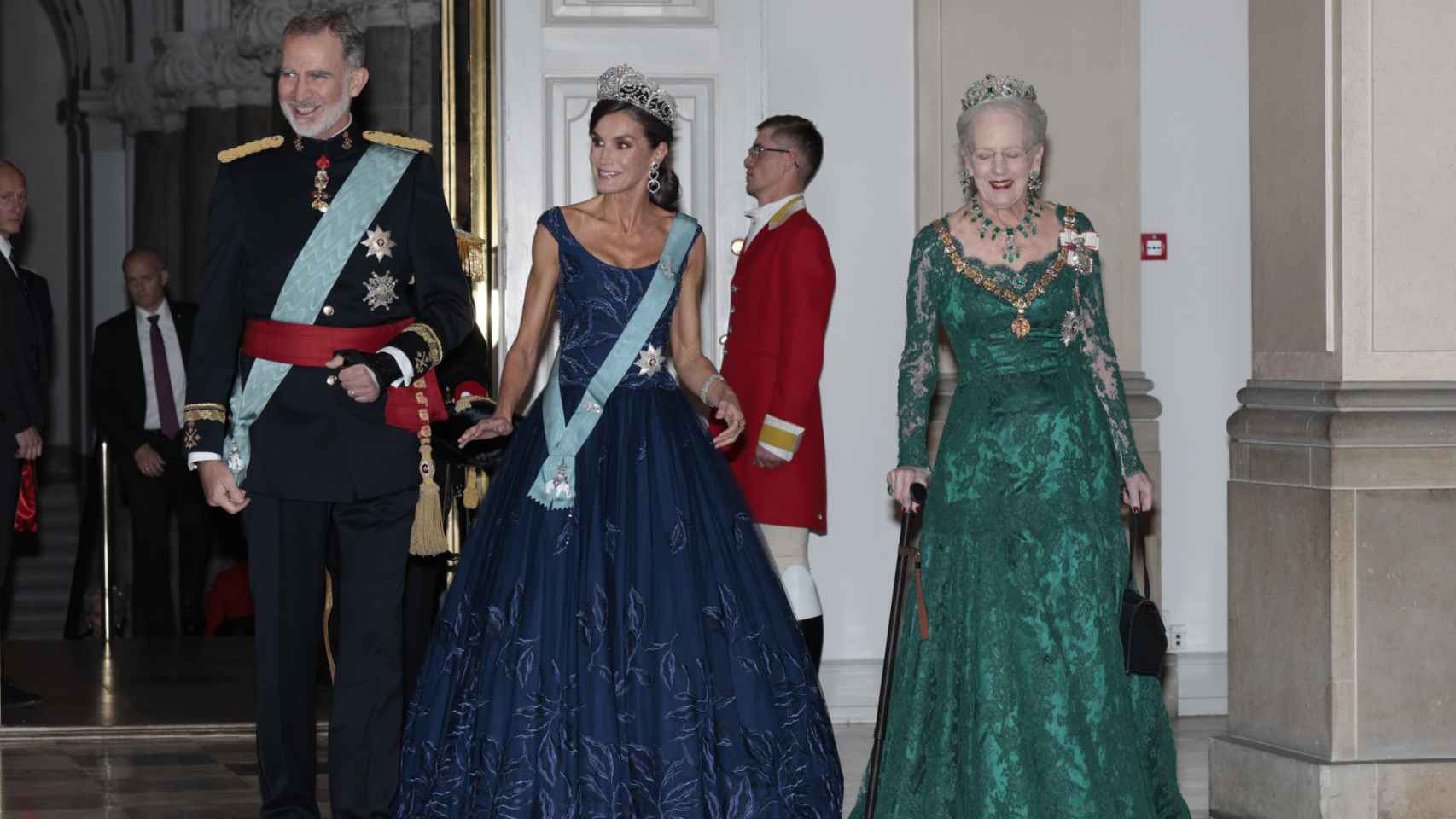 Felipe, Letizia, y la reina Margarita.