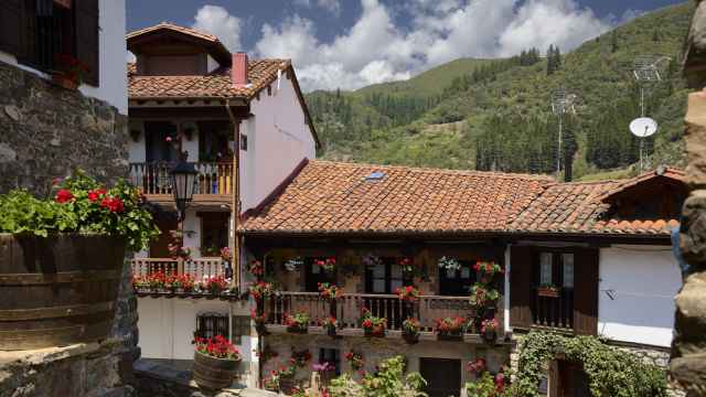 Descubre el pueblo medieval más pintoresco de Cantabria