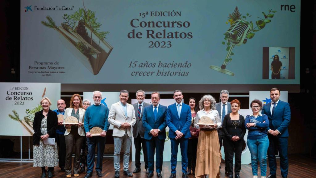 Foto con los ganadores del Concurso de Relatos 2023 en sus diferentes categorías.