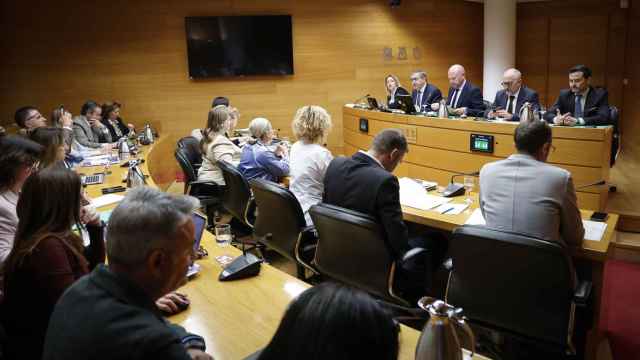 La Comisión de Hacienda de las Cortes valencianas este martes. EE