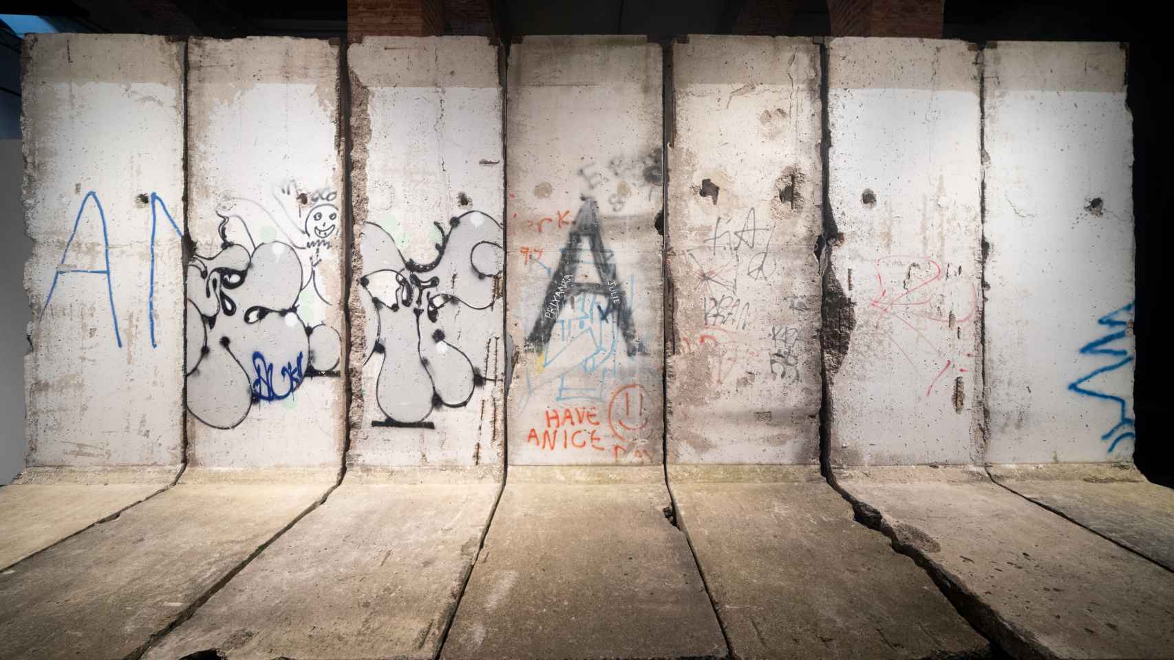 Parte del muro que compone la exposición El Muro de Berlín. Un mundo dividido' / Foto: Jesús Varillas