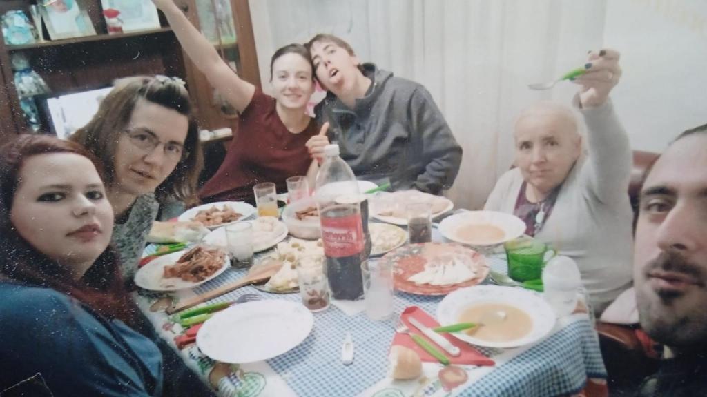 Cristina, junto a su familia en una comida