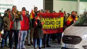 Concentración contra la amnistía frente a la sede del PSOE de Valladolid, este martes.
