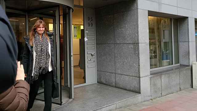 Laura Borràs, presidenta de Junts, a la salida del hotel de Bruselas en el que se negocia el acuerdo con el PSOE para la investidura.