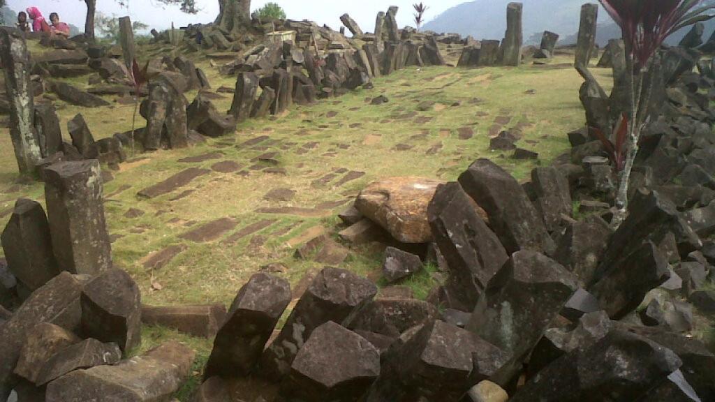 Cima de la montaña de Gunung Padang