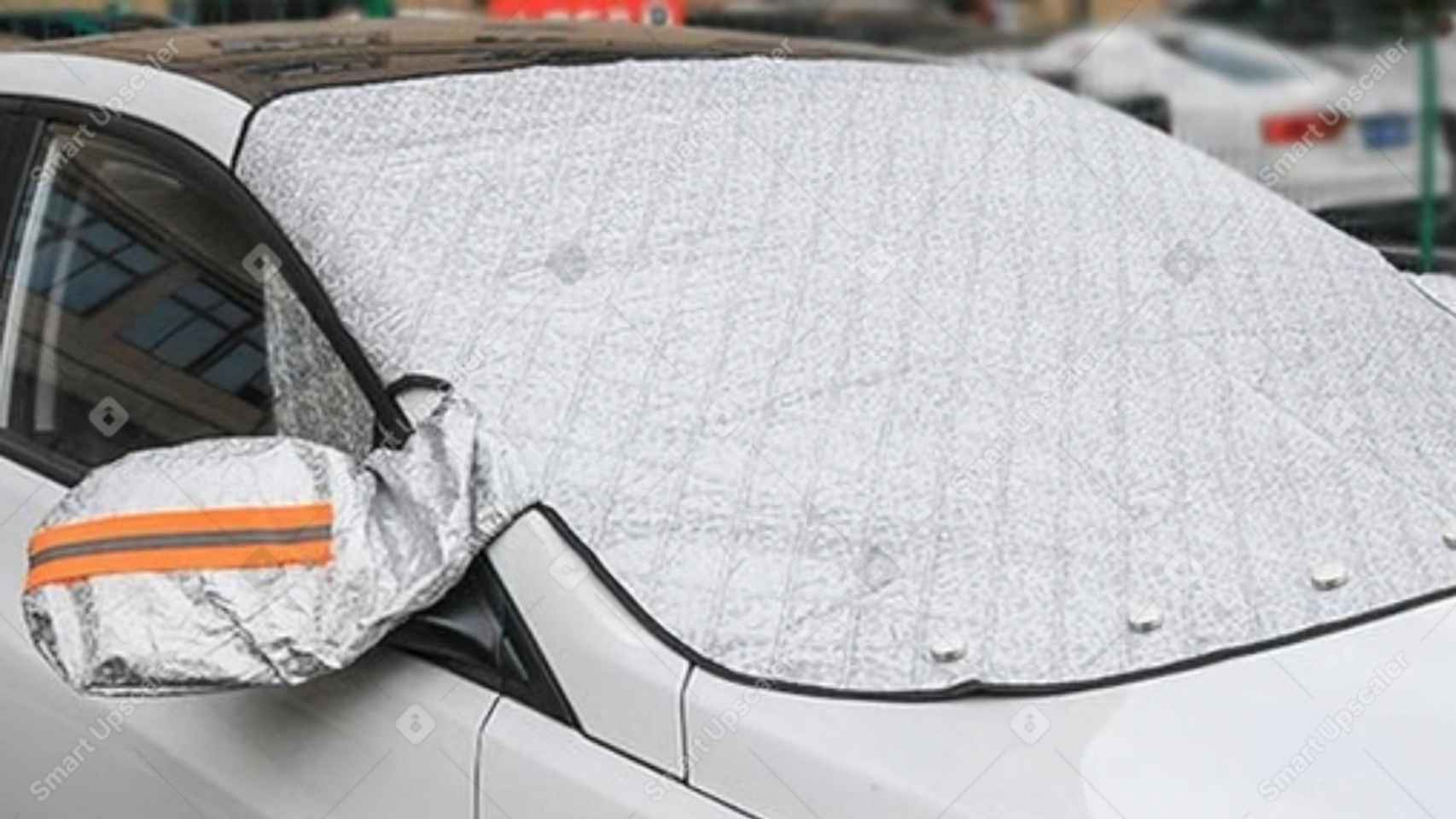 Una cubierta antinieve instalada en un coche