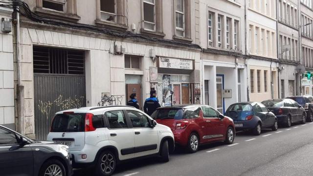 Un joven introduce en la boca una pistola falsa a su madre durante una discusión en Lugo