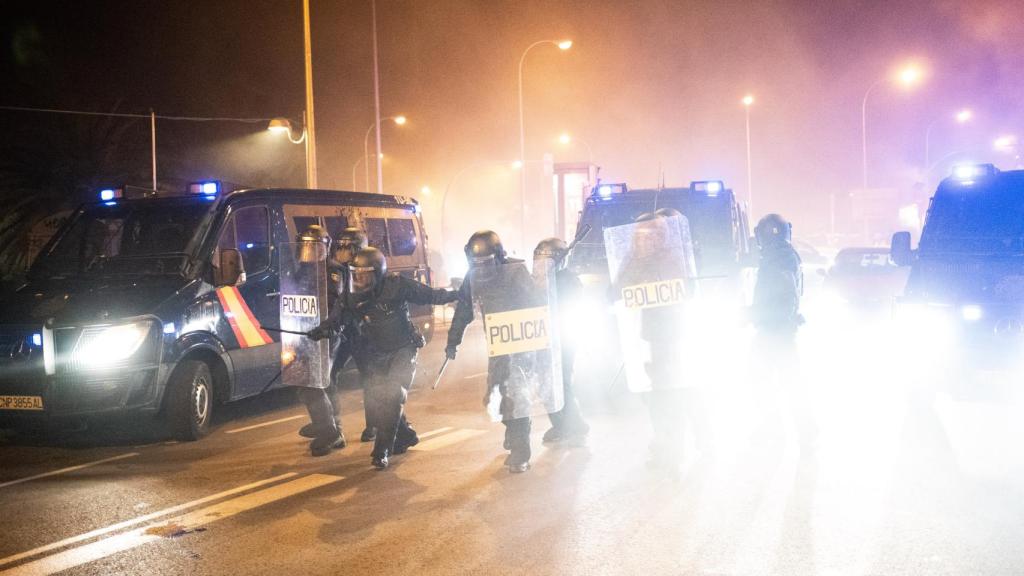 Carga policial durante las protestas en Ferraz.