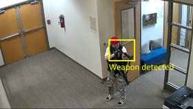 Una cámara de vigilancia detecta la presencia de una persona armada mediante el sistema DISARM.
