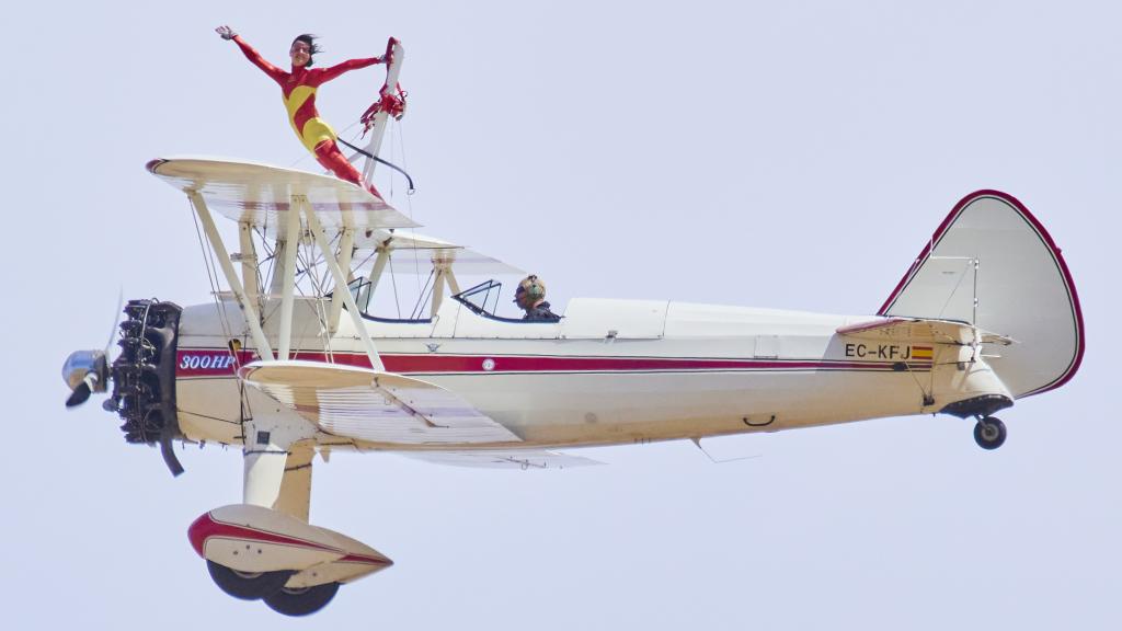 Ainhoa Sánchez y el piloto David Jiménez