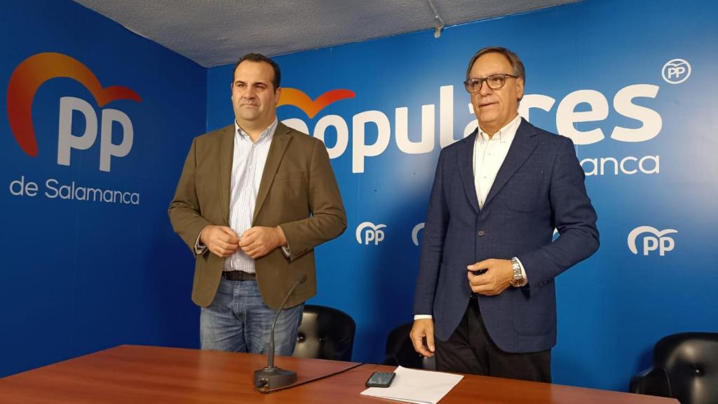 El secretario provincial, David Mingo, y el presidente del PP de Salamanca, Carlos García Carbayo