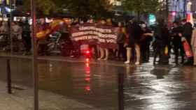 Manifestantes protestan en el hotel donde se aloja Cerdán en Bruselas