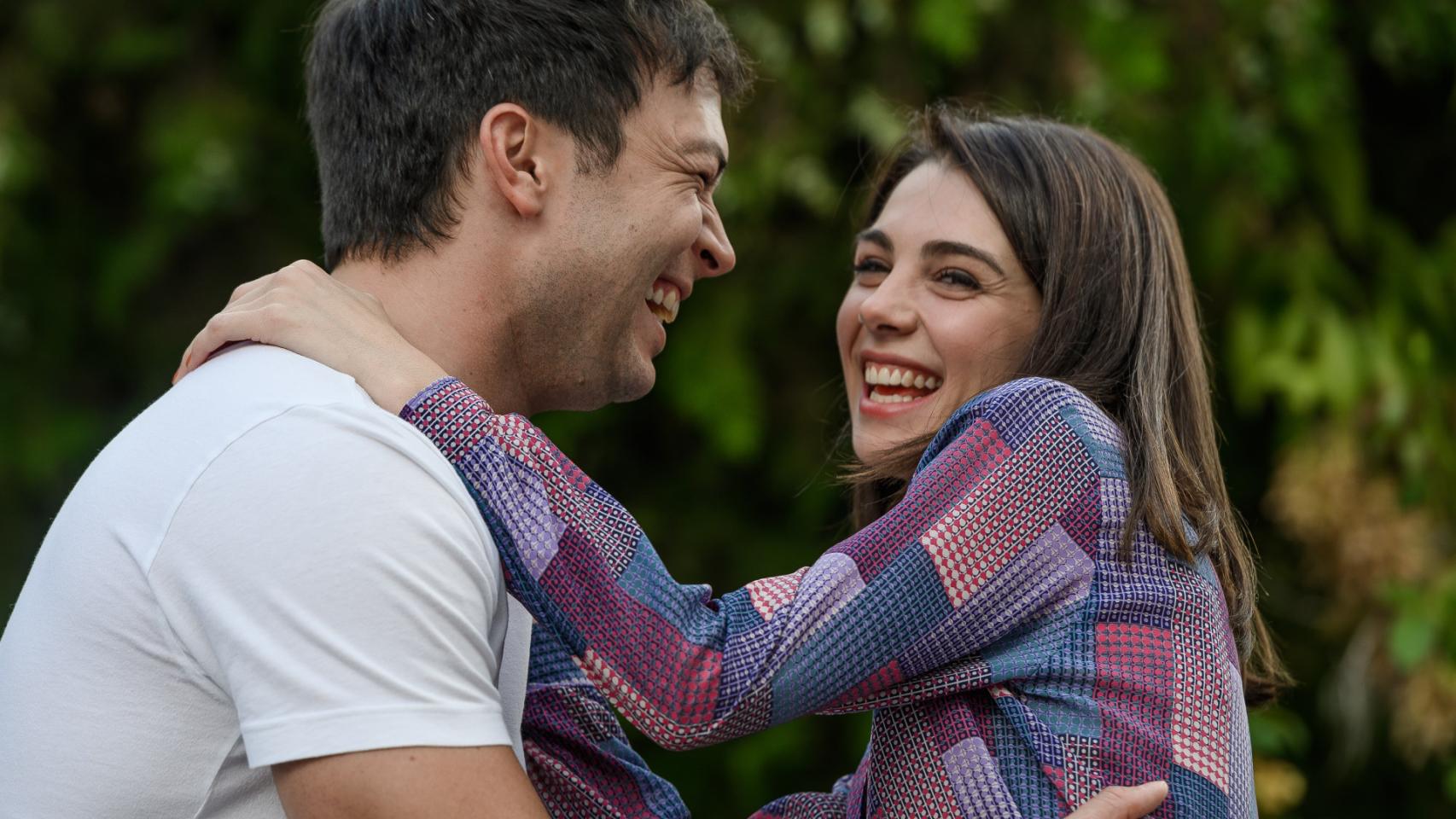 Carlos Serrano-Clark y Carmen Climent dan vida a Jorge y María en 'Cuéntame'.