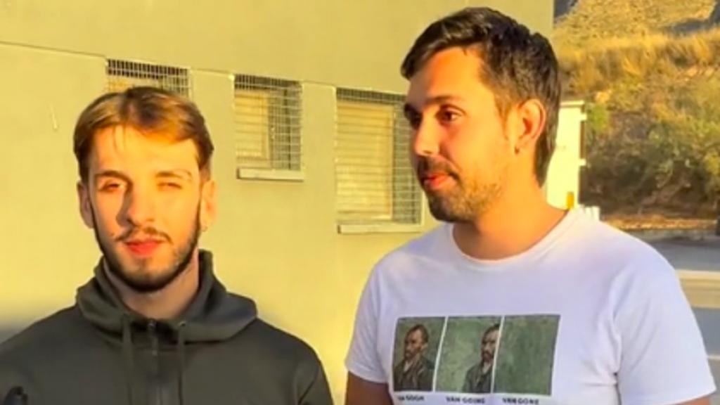 Sergio e Iván en una captura del vídeo viral.