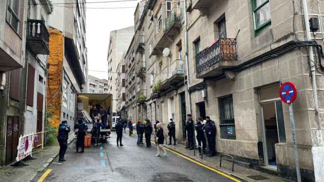 Momento del desalojo esta mañana en Vigo.