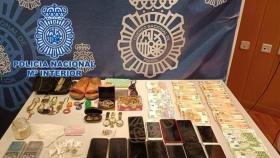 Los objetos robados que ha encontrado la Policía Nacional en el domicilio de la sospechosa.