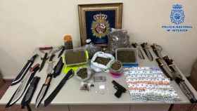Drogas, armas y otros efectos incautados por la Policía Nacional.