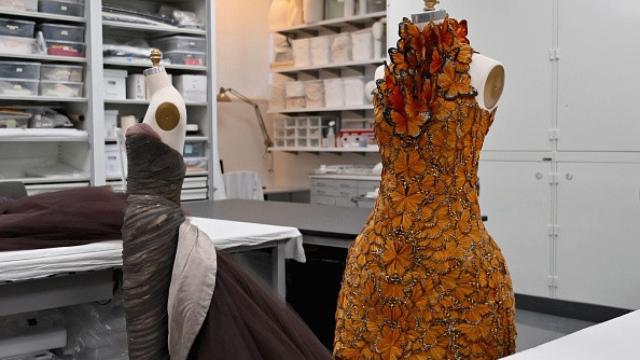 Dos de los trajes que se exhibirán en los que se inspirará la Gala Met de 2024.