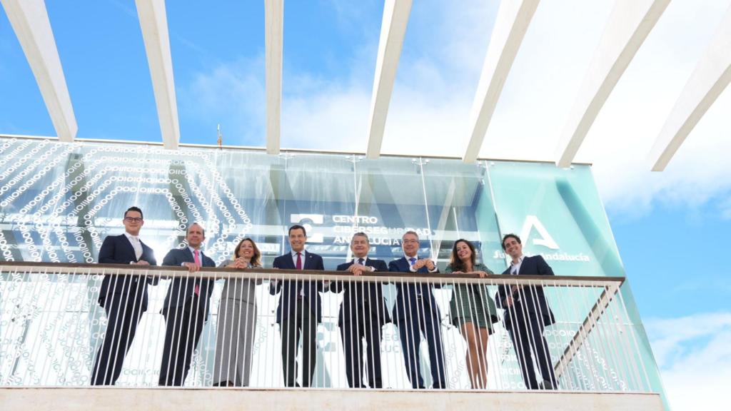 Autoridades en la inauguración del Centro Ciberseguridad de Andalucía.