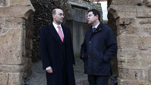 El alcalde de Ágreda, Jesús Manuel Alonso, durante una visita del presidente de Castilla-La Mancha, Emiliano García-Page, a la localidad soriana.